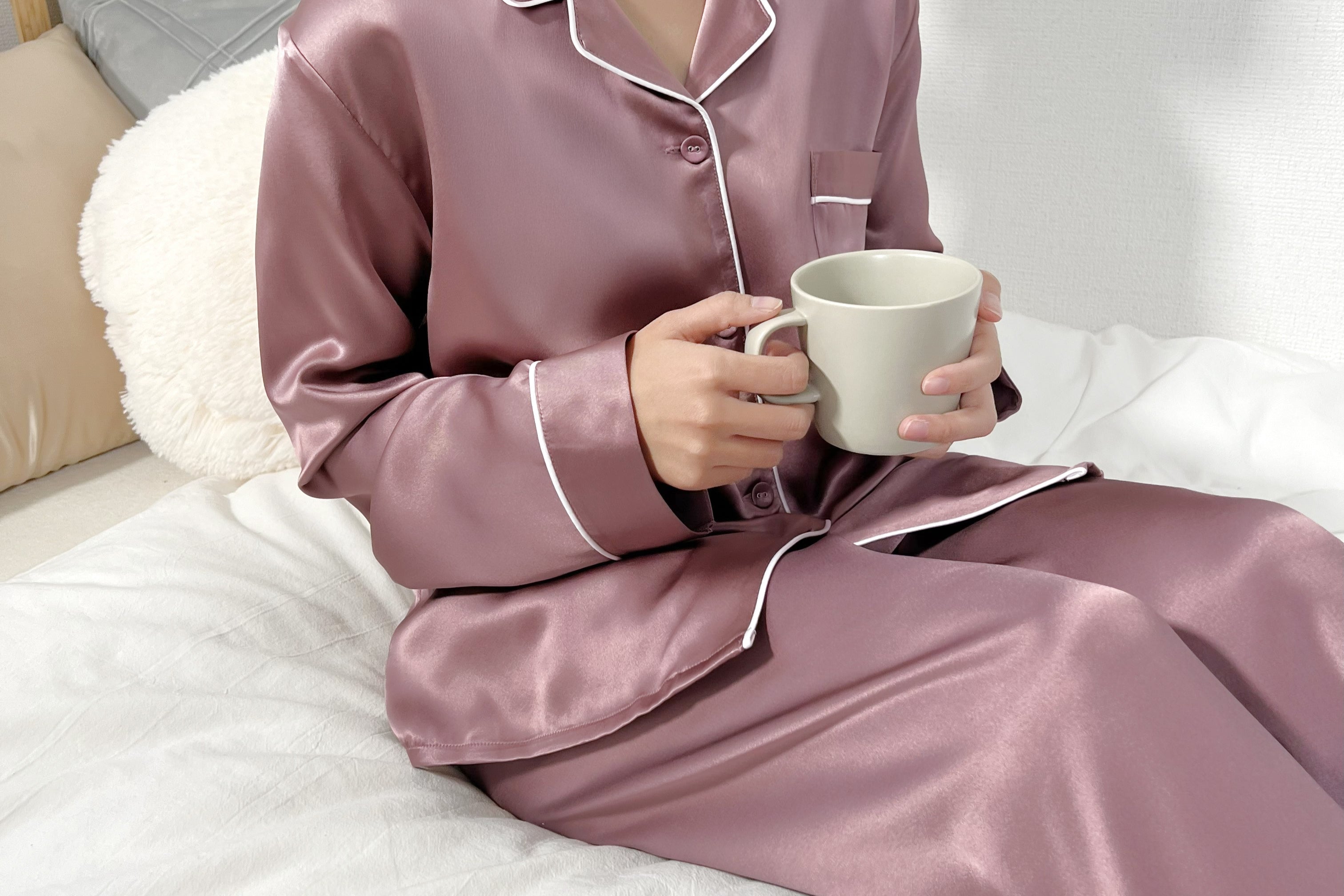 サテンとシルクの違いとは?生地の特徴や取り扱い時の注意点を解説 – COCOSILK 公式オンラインストア