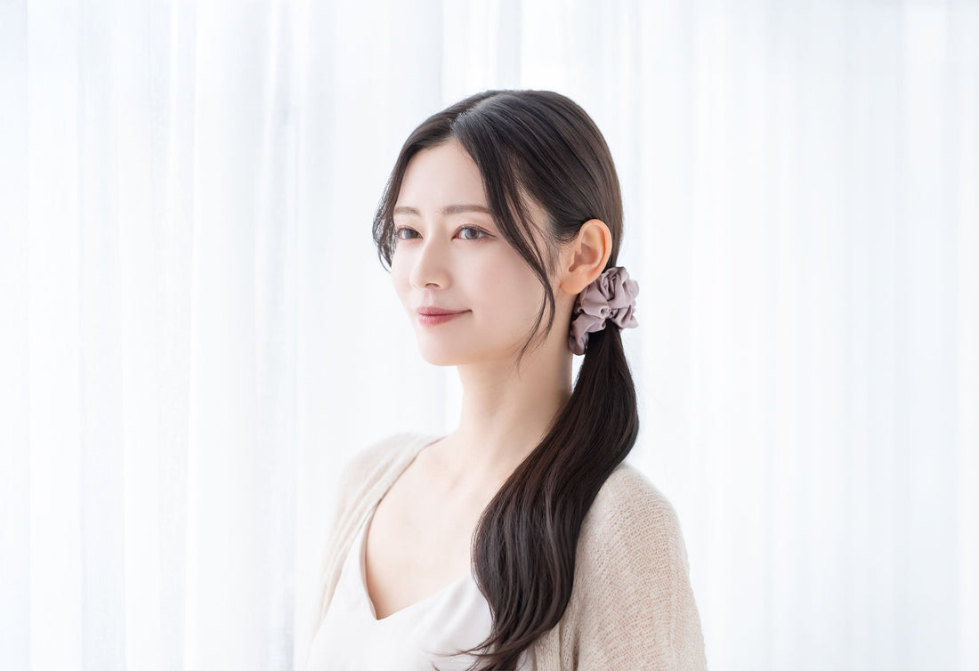 シルクシュシュの効果とは？跡がつかない髪飾りで日中もヘアケア